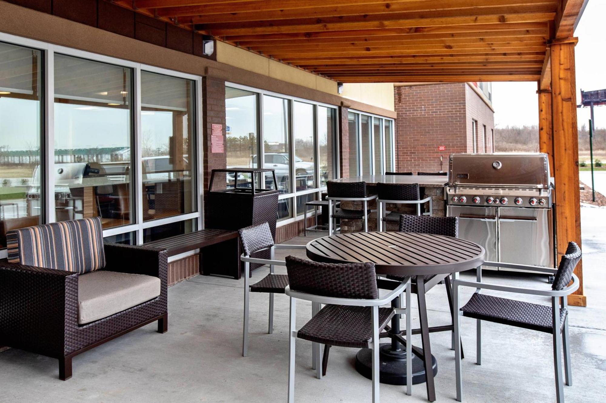 Towneplace Suites By Marriott Louisville Airport Exteriör bild